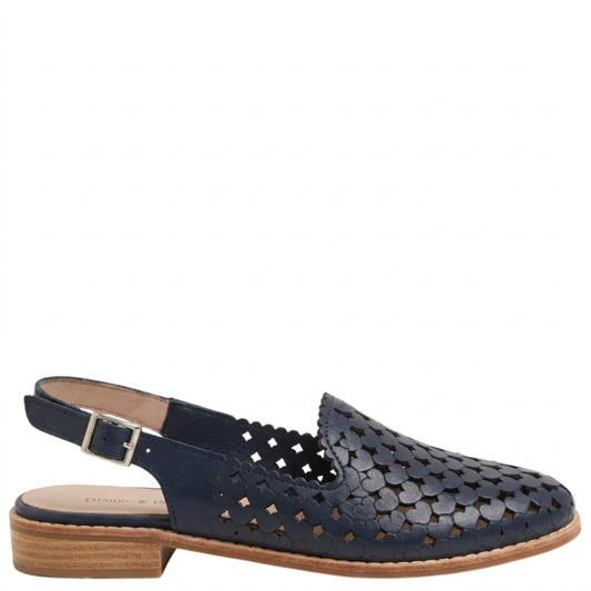 Shoe with a dark navy blue upper