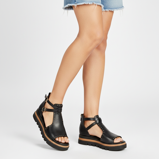 Sorens Sandal - Knees Down Shot